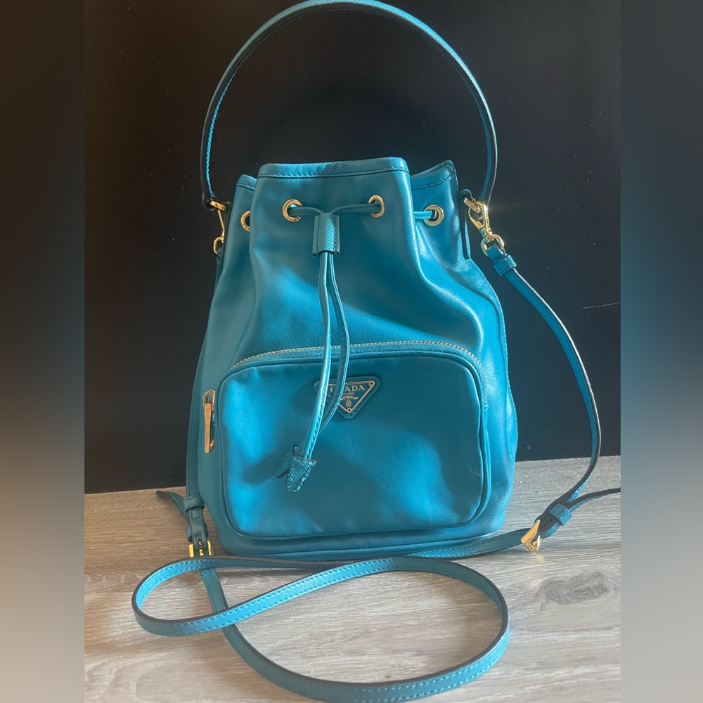 PRADA •• Saffiano bucket bag •• calfskin leather